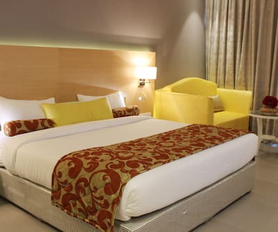 https://imgcld.yatra.com/ytimages/image/upload/t_hotel_yatra_city_desktop/v1403268602/Domestic Hotels/Hotels_Thane/Hotel Satkar Grande/Overview.jpg